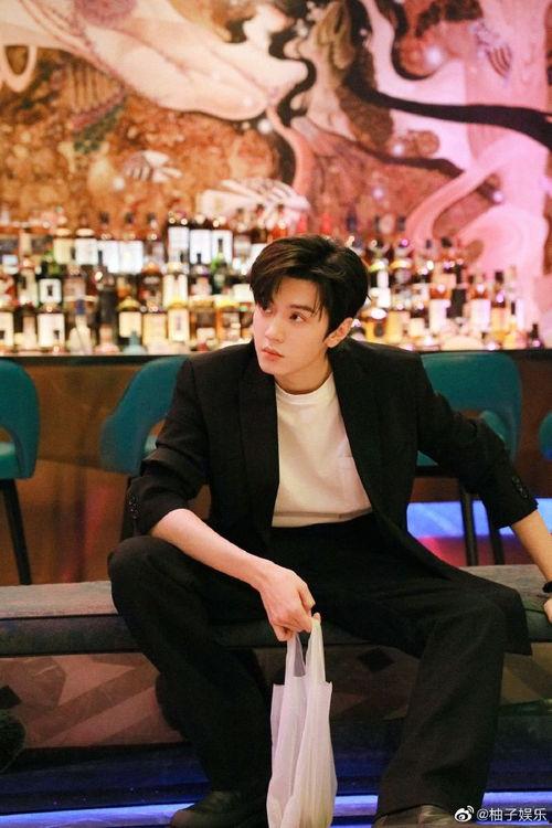 陈哲远恋情爆料最新,神秘女友身份揭秘，恋情细节引热议